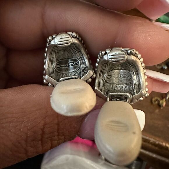 Oscar de la Renta CLIP Earrings Antique Brushed Silver Design - Picture 3 of 3